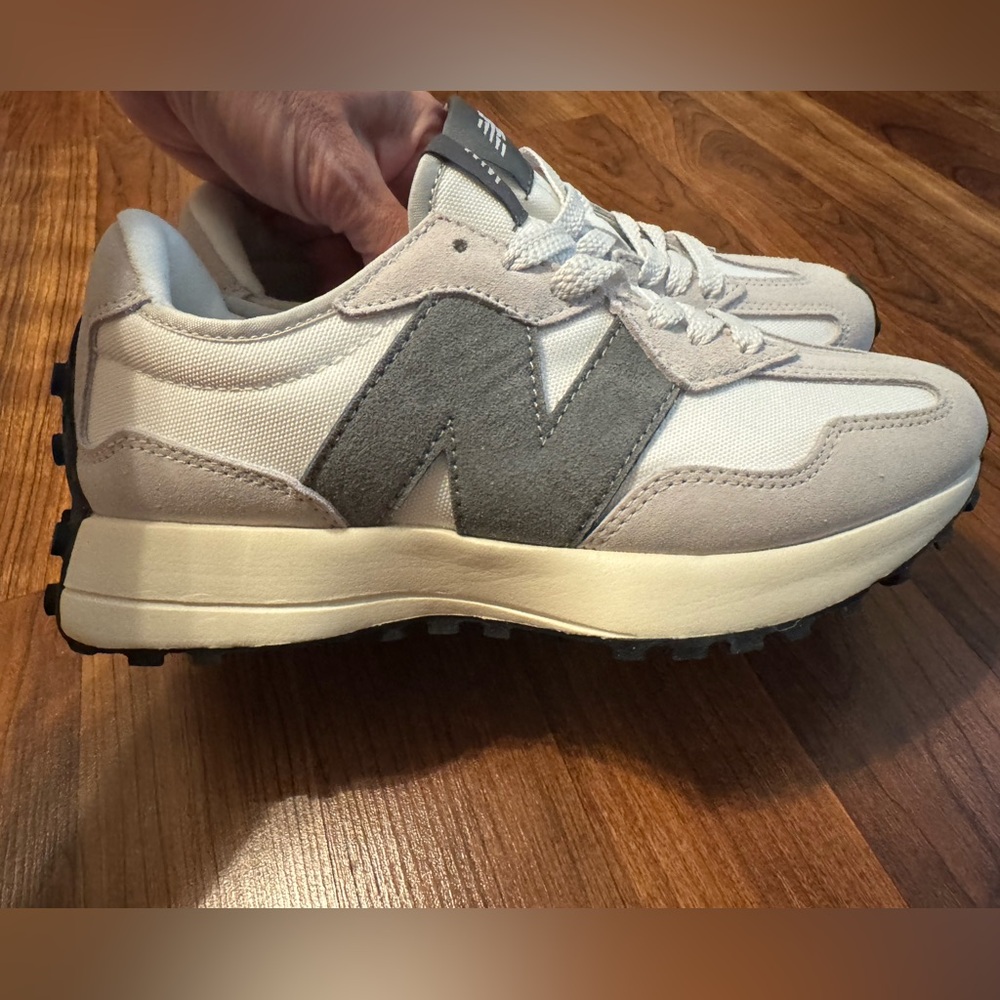Women’s New Balance 327